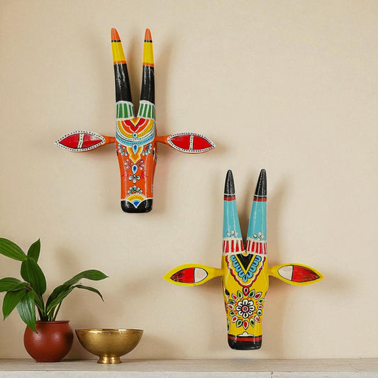 Hand-Painted Wooden Cow Head Wall Decor (Set of 2)