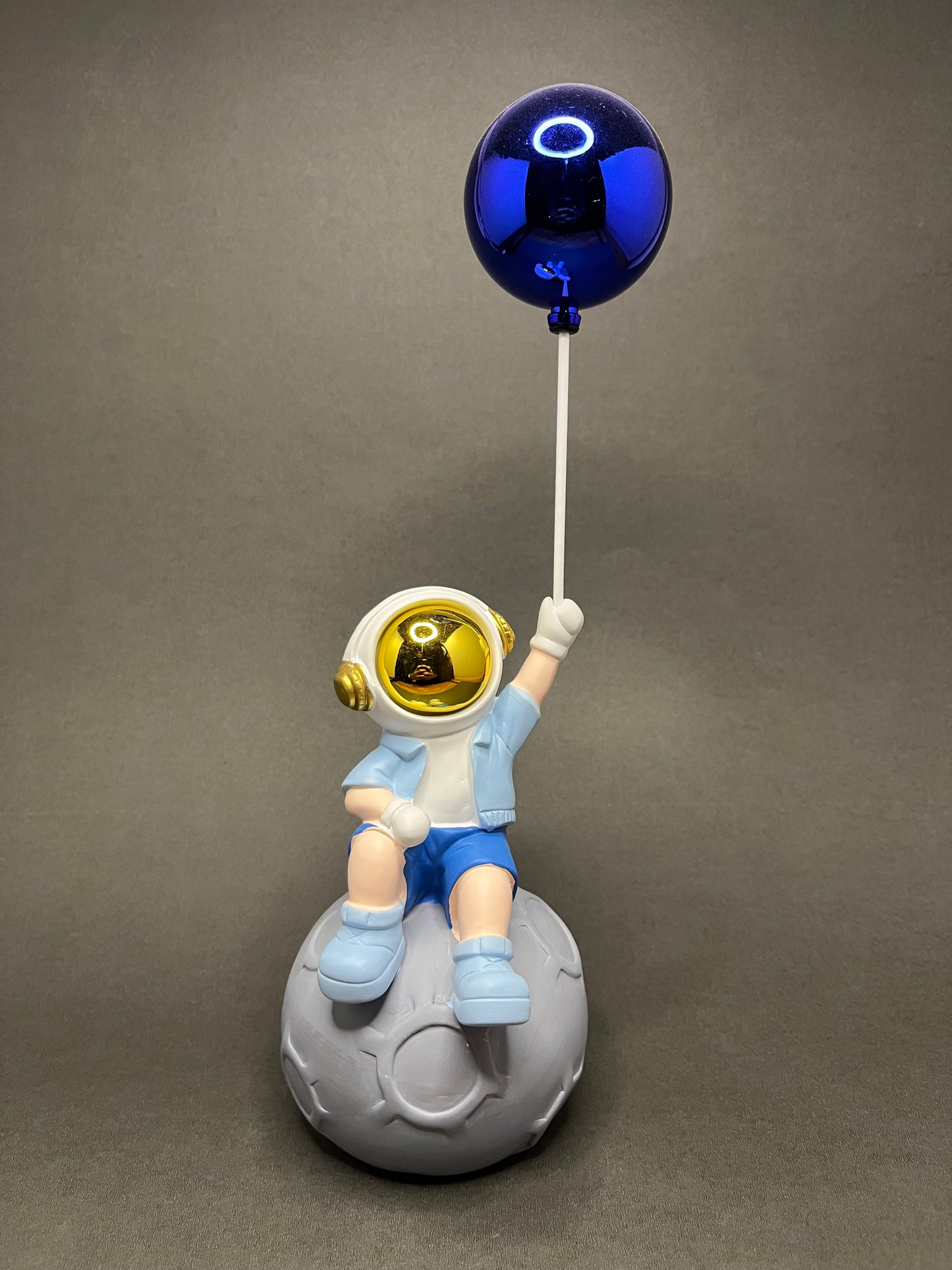 Astronaut Balloon Figurine
