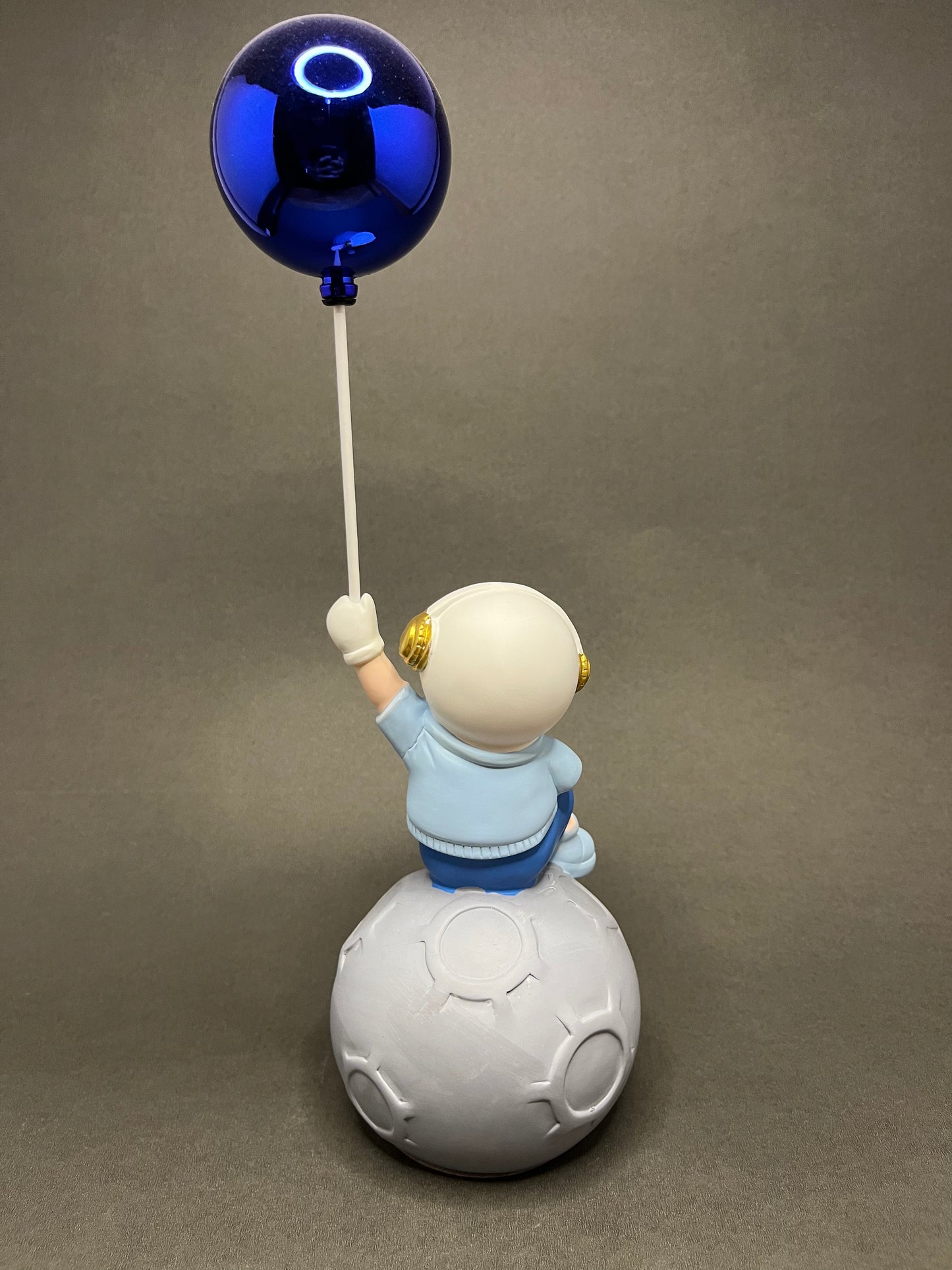 Astronaut Balloon Figurine