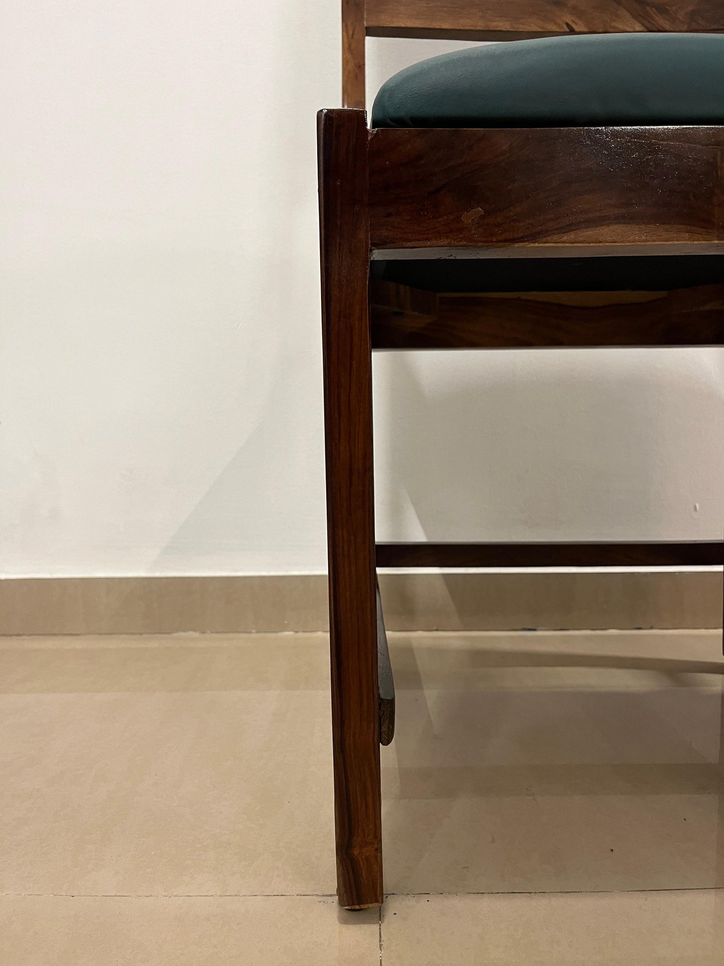 Simple Green Chair
