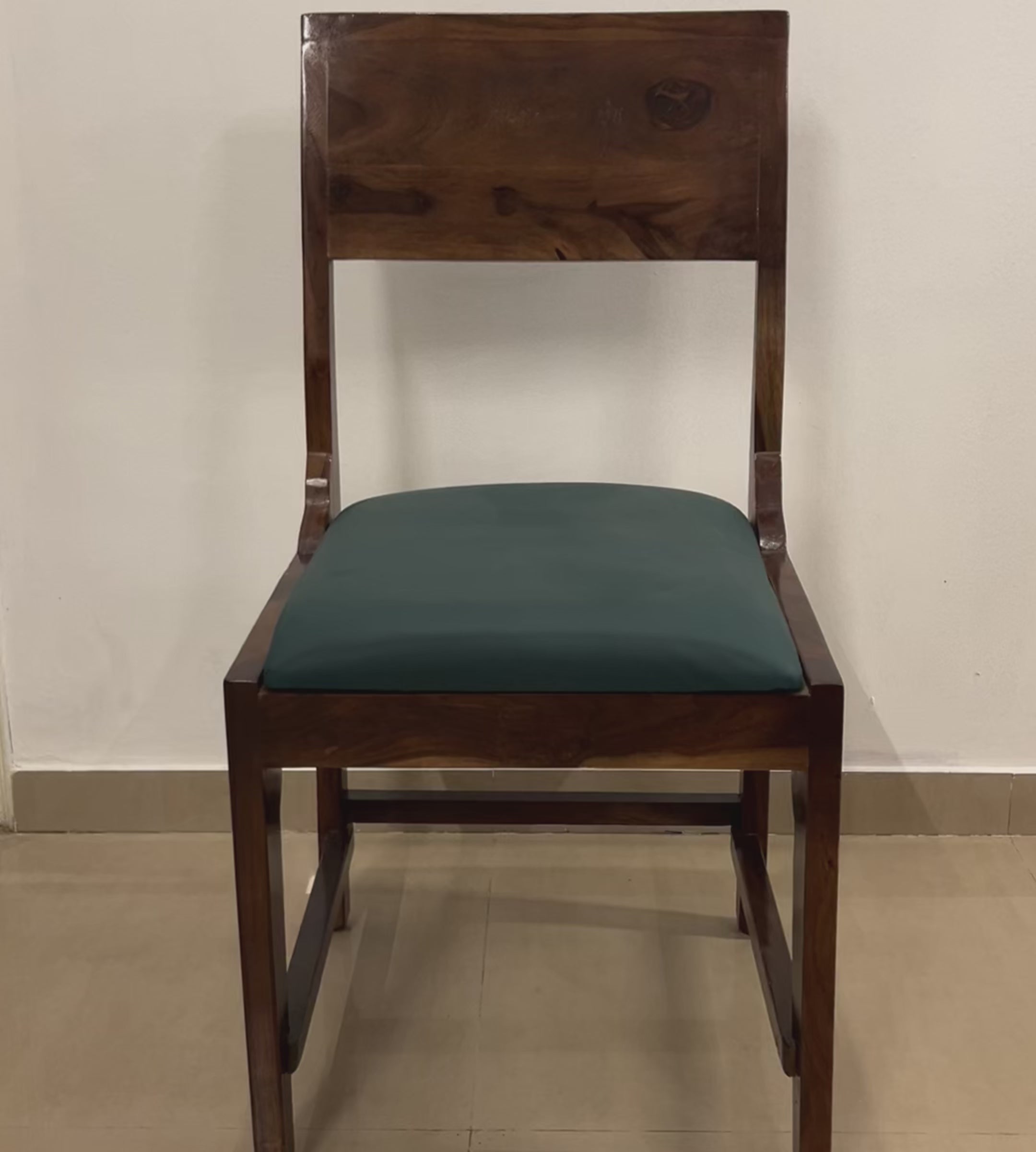 Simple Green Chair